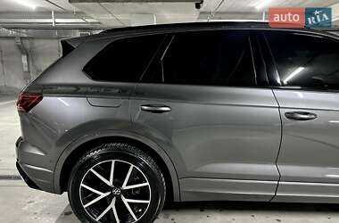 Позашляховик / Кросовер Volkswagen Touareg 2021 в 