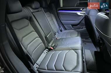 Позашляховик / Кросовер Volkswagen Touareg 2021 в 