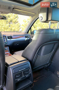 Позашляховик / Кросовер Volkswagen Touareg 2010 в 