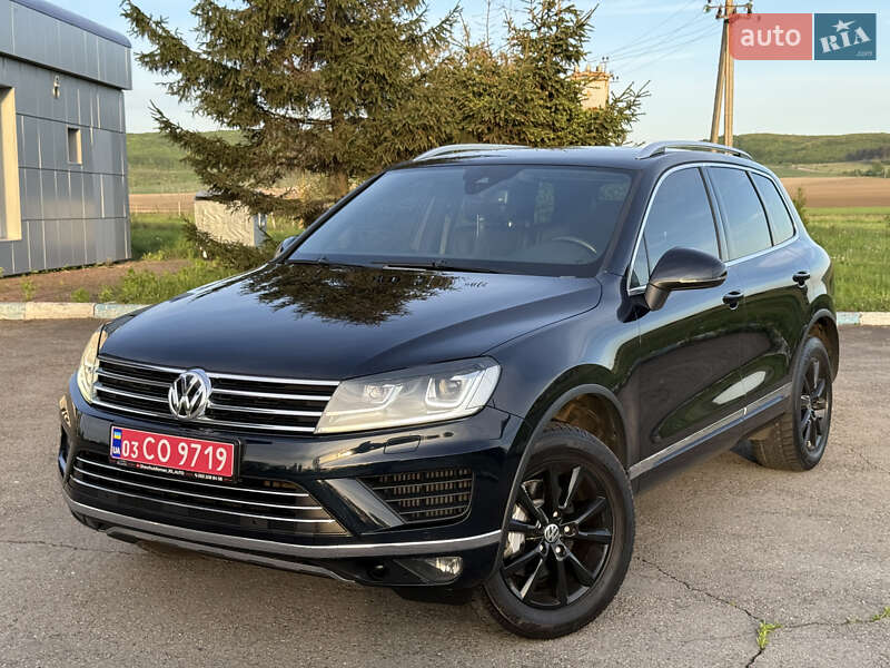Позашляховик / Кросовер Volkswagen Touareg 2015 в Радивиліві