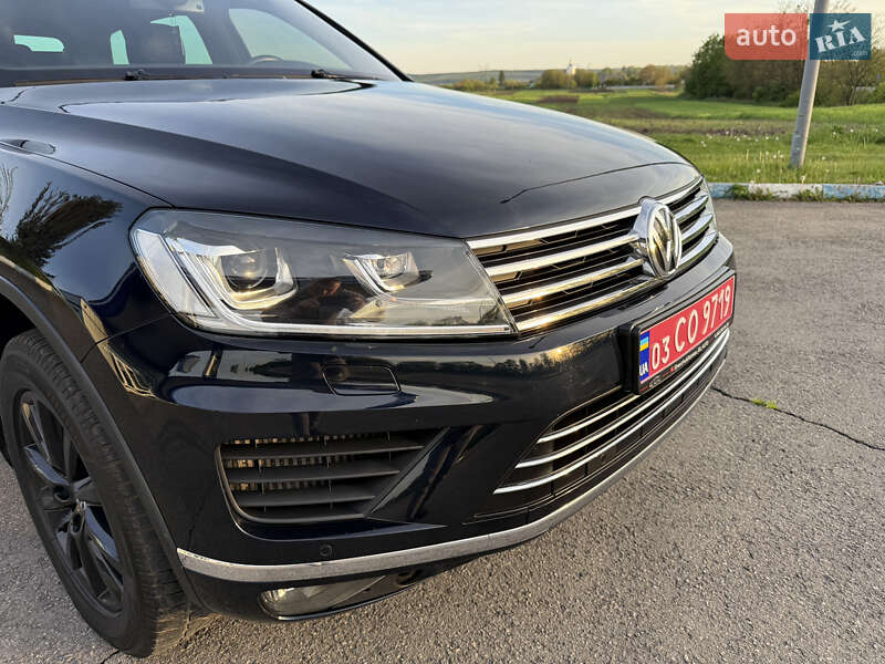 Позашляховик / Кросовер Volkswagen Touareg 2015 в Радивиліві
