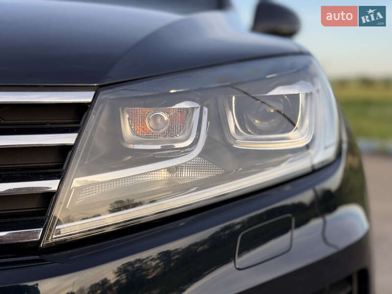 Позашляховик / Кросовер Volkswagen Touareg 2015 в Радивиліві