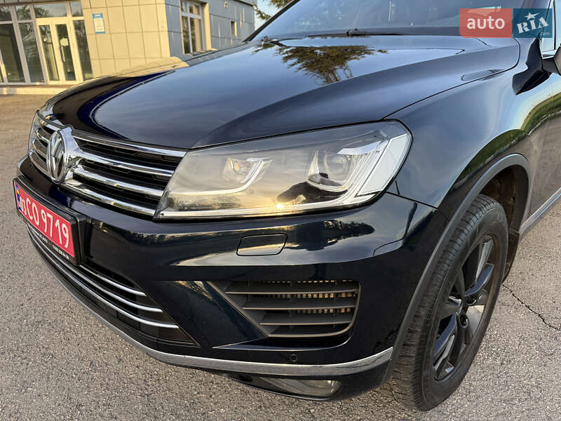 Позашляховик / Кросовер Volkswagen Touareg 2015 в Радивиліві