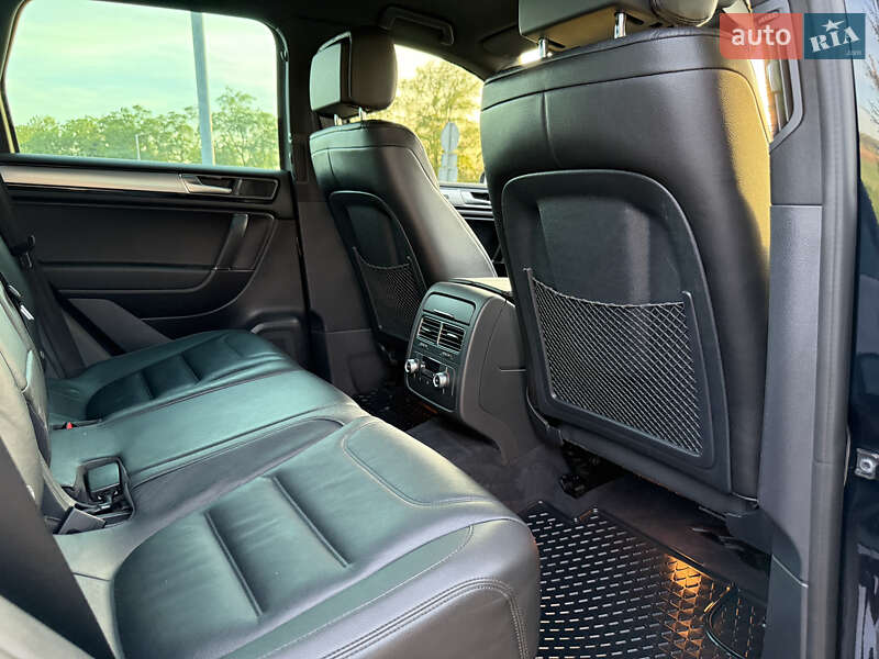 Позашляховик / Кросовер Volkswagen Touareg 2015 в Радивиліві