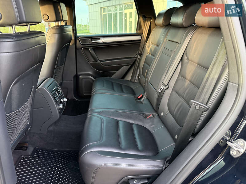 Позашляховик / Кросовер Volkswagen Touareg 2015 в Радивиліві