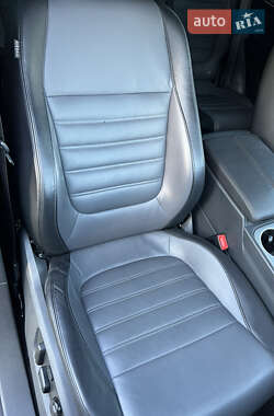 Внедорожник / Кроссовер Volkswagen Touareg 2016 в 