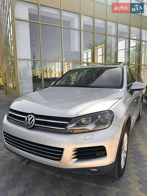 Внедорожник / Кроссовер Volkswagen Touareg 2011 в Николаеве