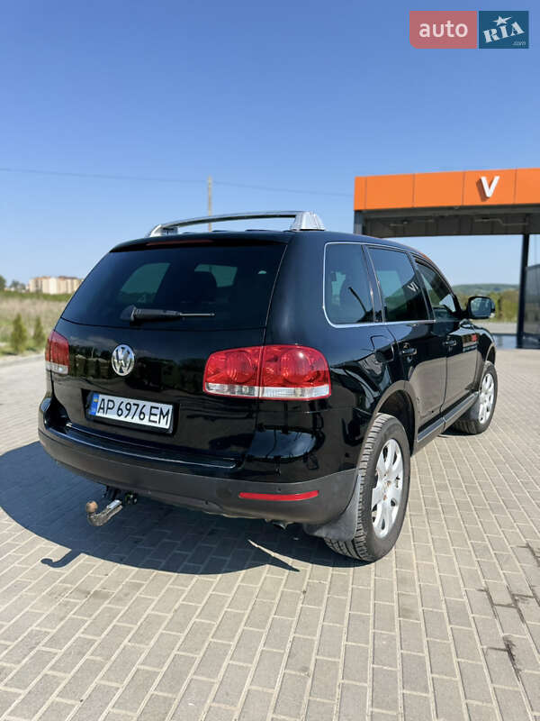 Внедорожник / Кроссовер Volkswagen Touareg 2005 в Золочеве