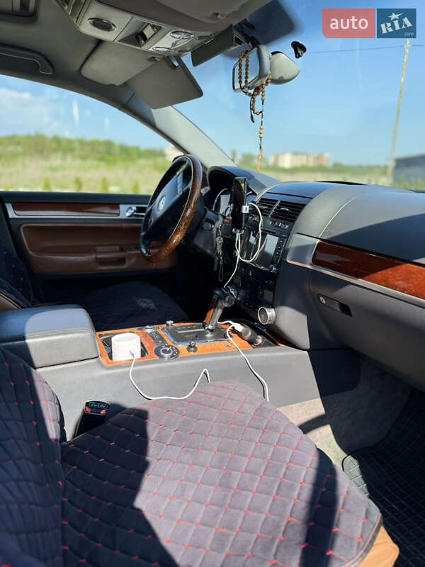 Внедорожник / Кроссовер Volkswagen Touareg 2005 в Золочеве