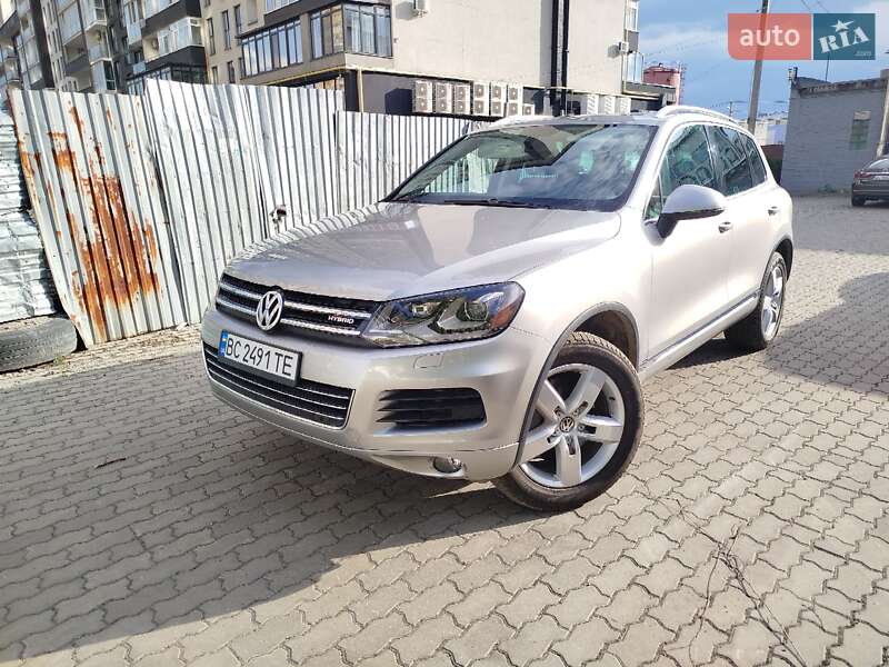 Позашляховик / Кросовер Volkswagen Touareg 2010 в Львові