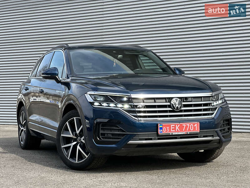 Позашляховик / Кросовер Volkswagen Touareg 2021 в Рівному