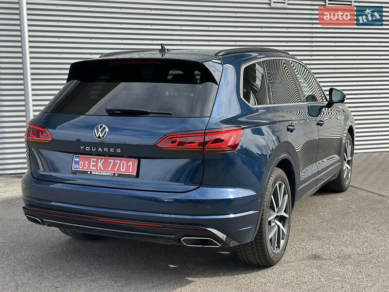 Позашляховик / Кросовер Volkswagen Touareg 2021 в Рівному