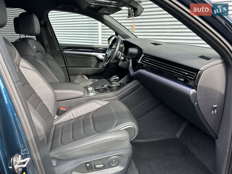 Позашляховик / Кросовер Volkswagen Touareg 2021 в Рівному