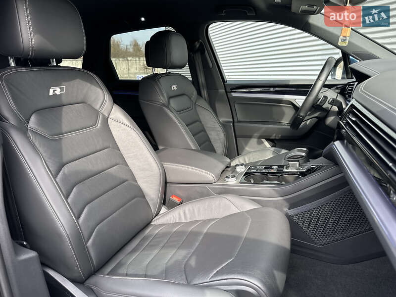 Позашляховик / Кросовер Volkswagen Touareg 2021 в Рівному