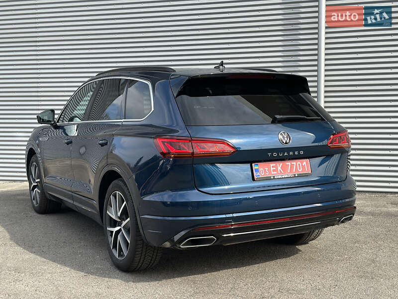 Позашляховик / Кросовер Volkswagen Touareg 2021 в Рівному