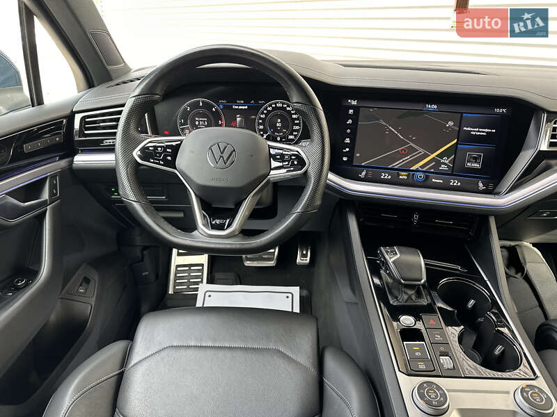 Позашляховик / Кросовер Volkswagen Touareg 2021 в Рівному