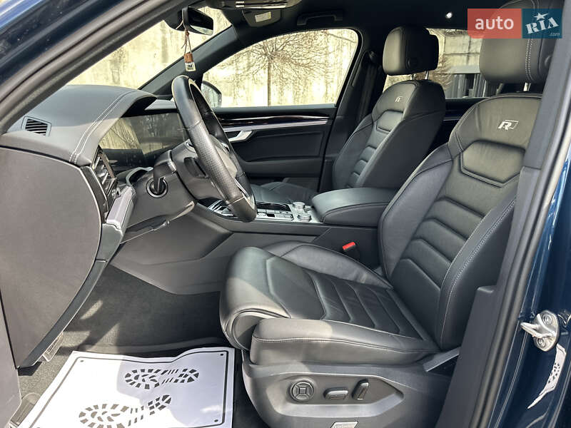 Позашляховик / Кросовер Volkswagen Touareg 2021 в Рівному