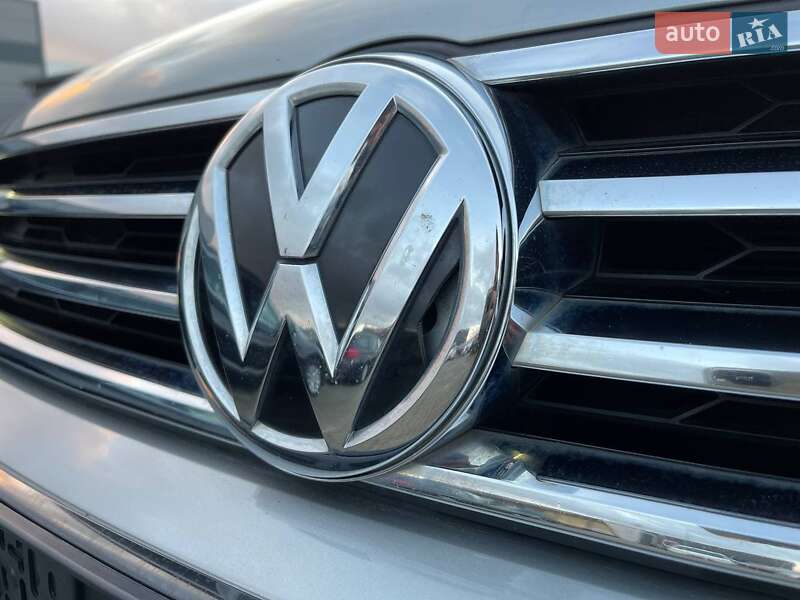 Внедорожник / Кроссовер Volkswagen Touareg 2016 в Житомире