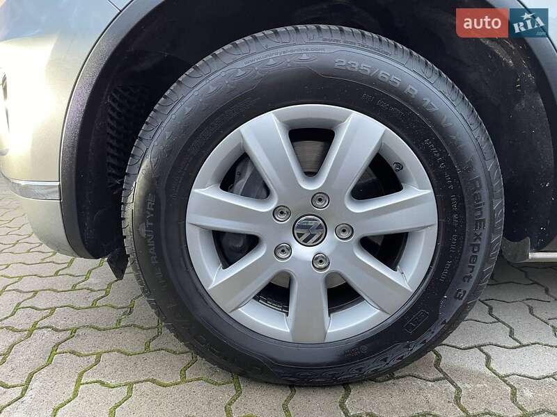 Внедорожник / Кроссовер Volkswagen Touareg 2016 в Житомире