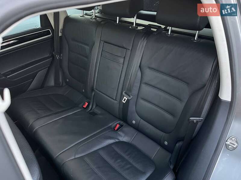 Внедорожник / Кроссовер Volkswagen Touareg 2016 в Житомире