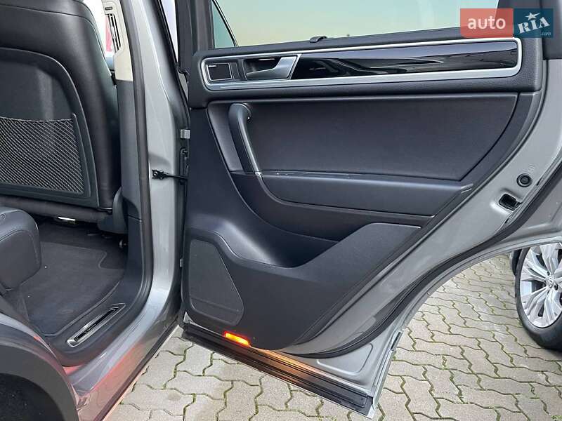 Внедорожник / Кроссовер Volkswagen Touareg 2016 в Житомире