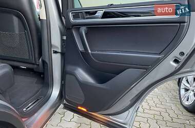 Позашляховик / Кросовер Volkswagen Touareg 2016 в 
