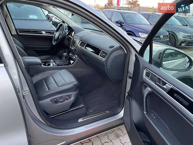 Внедорожник / Кроссовер Volkswagen Touareg 2016 в Житомире