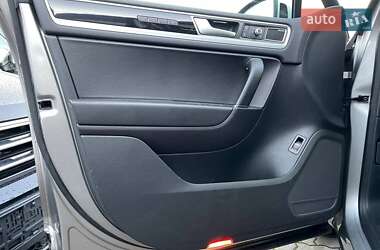 Позашляховик / Кросовер Volkswagen Touareg 2016 в 