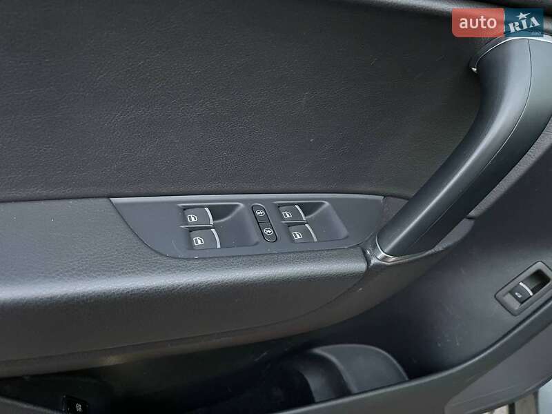 Внедорожник / Кроссовер Volkswagen Touareg 2016 в Житомире