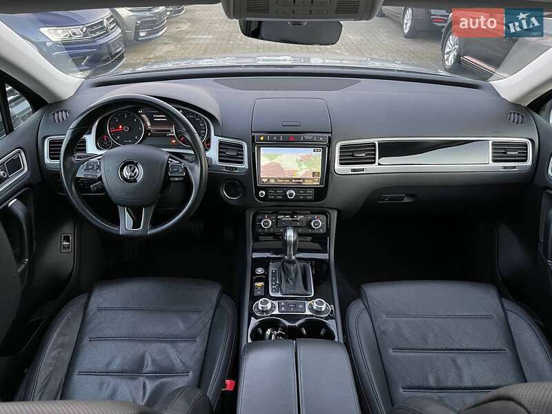 Внедорожник / Кроссовер Volkswagen Touareg 2016 в Житомире