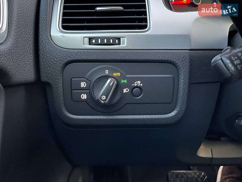 Внедорожник / Кроссовер Volkswagen Touareg 2016 в Житомире