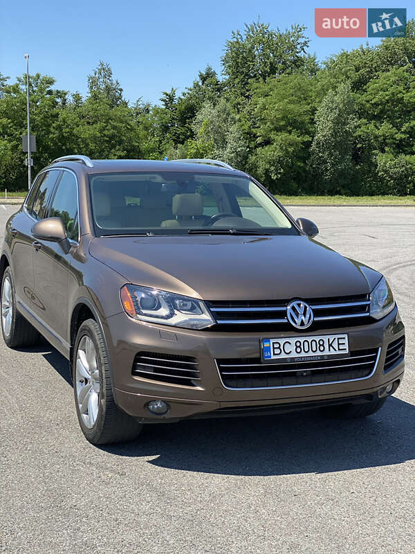 Позашляховик / Кросовер Volkswagen Touareg 2014 в Львові