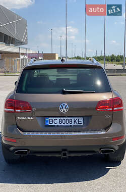 Позашляховик / Кросовер Volkswagen Touareg 2014 в 