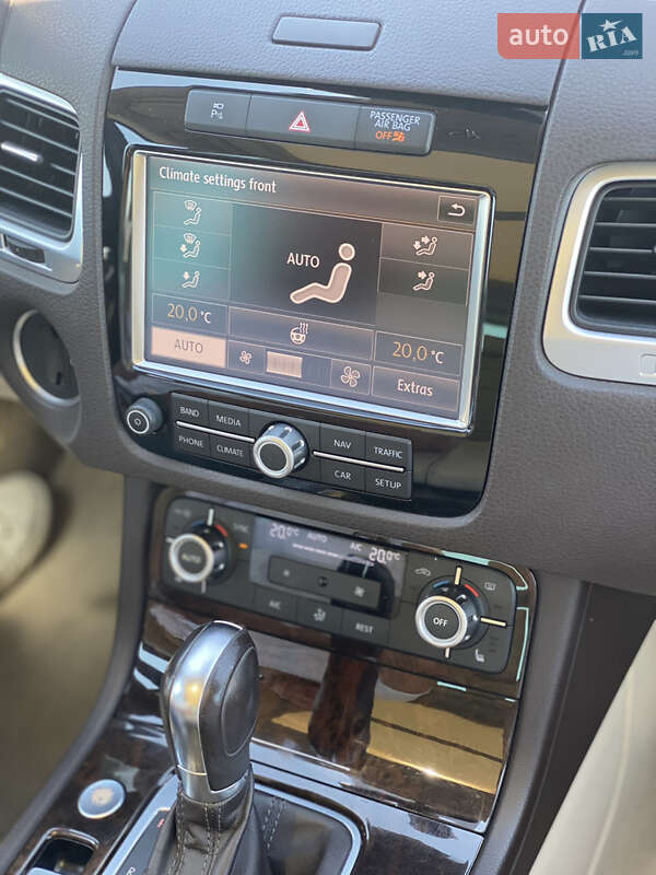 Позашляховик / Кросовер Volkswagen Touareg 2014 в Львові