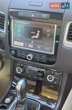 Позашляховик / Кросовер Volkswagen Touareg 2014 в 