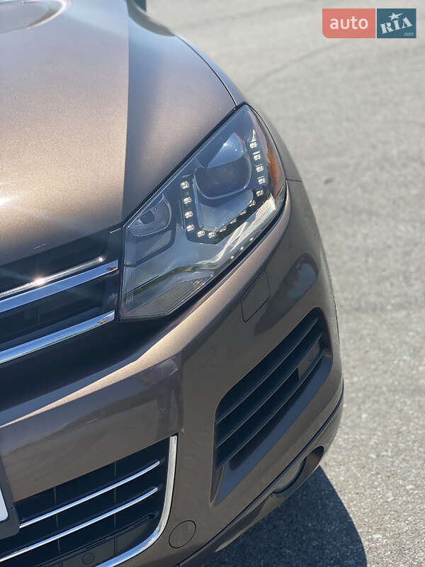 Позашляховик / Кросовер Volkswagen Touareg 2014 в Львові