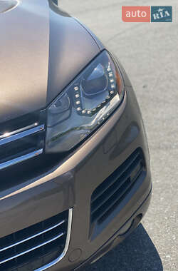 Позашляховик / Кросовер Volkswagen Touareg 2014 в 