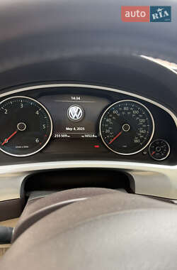 Позашляховик / Кросовер Volkswagen Touareg 2014 в 