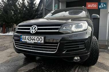 Внедорожник / Кроссовер Volkswagen Touareg 2014 в Киеве