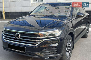 Позашляховик / Кросовер Volkswagen Touareg 2021 в 