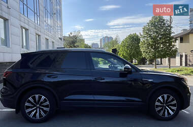 Позашляховик / Кросовер Volkswagen Touareg 2021 в 