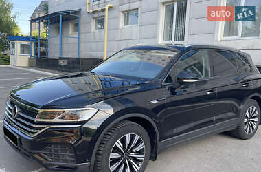 Позашляховик / Кросовер Volkswagen Touareg 2021 в 