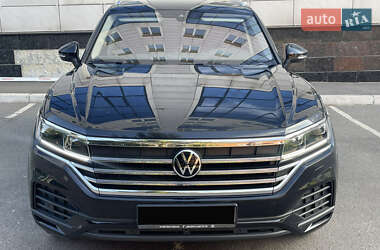 Позашляховик / Кросовер Volkswagen Touareg 2021 в 
