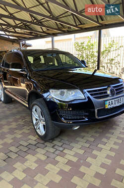 Позашляховик / Кросовер Volkswagen Touareg 2009 в Києві