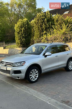 Внедорожник / Кроссовер Volkswagen Touareg 2012 в Полтаве