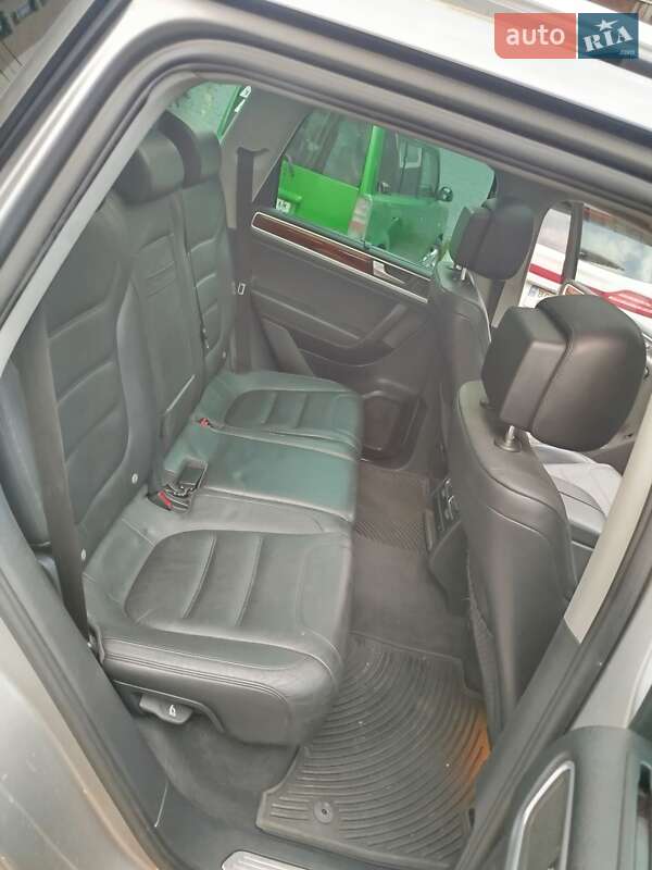 Позашляховик / Кросовер Volkswagen Touareg 2010 в Львові