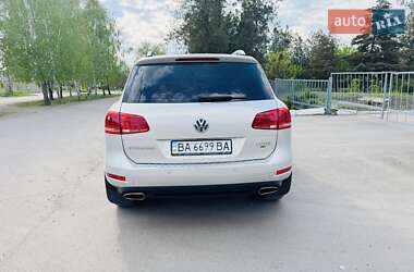 Позашляховик / Кросовер Volkswagen Touareg 2012 в 