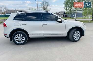 Позашляховик / Кросовер Volkswagen Touareg 2012 в 