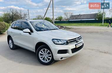 Позашляховик / Кросовер Volkswagen Touareg 2012 в 