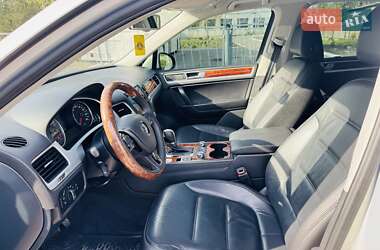 Позашляховик / Кросовер Volkswagen Touareg 2012 в 
